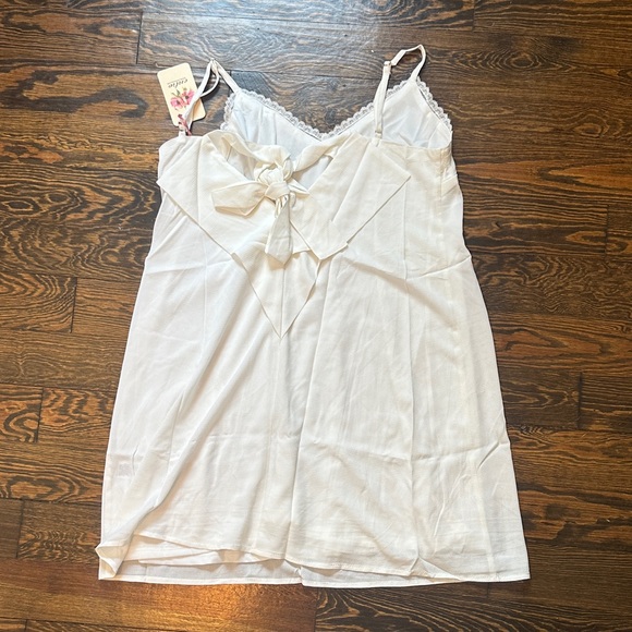 Elegant White Lace Trim Chemise Mini Dress NWT - Picture 3 of 3